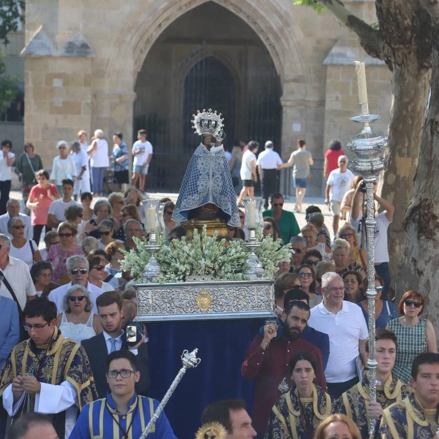 La visita de la Virgen de la Fuensanta a los templos de Córdoba, en imágenes