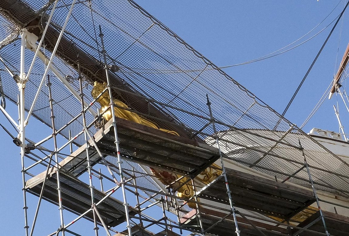 FOTOS: Dentro del dique del Juan Sebastián de Elcano