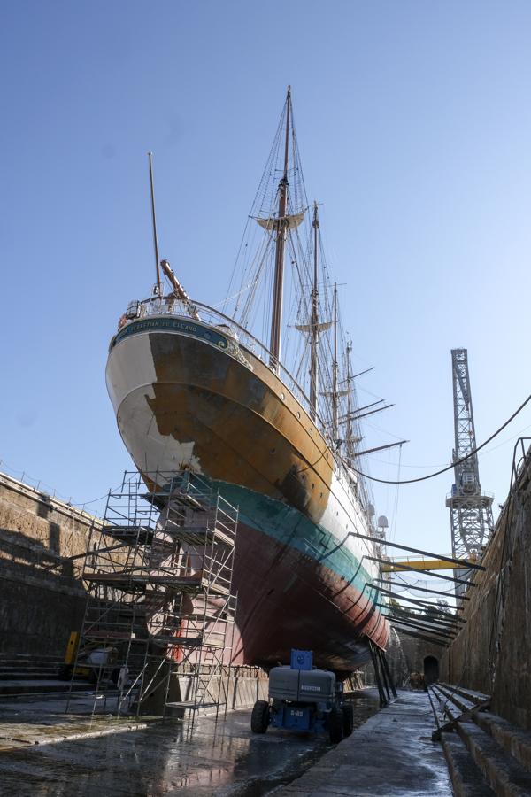 FOTOS: Dentro del dique del Juan Sebastián de Elcano