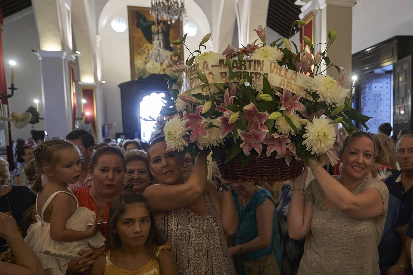 En imágenes, ofrenda floral para la Virgen del Rocío