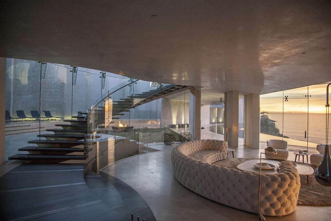 La agencia especializada MOVOTO Real State ha valorada que si la casa fuera idéntica a la que aparece en la película, su precio en el mercado sería de unos 117 millones de dólares.