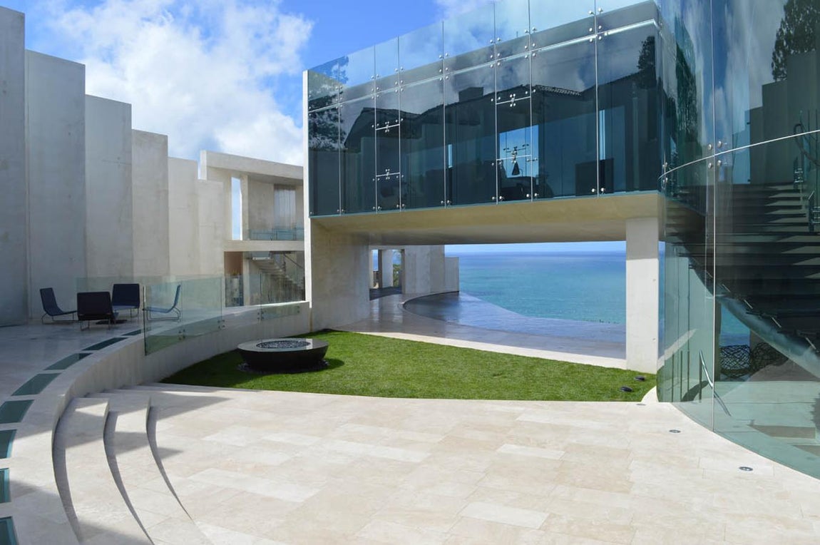 Razor House, o más conocida como la casa de Tony Stark, el personaje al que da vida el actor estadounidense Robert Downey Jr. en las películas de Iron Man, se ha vendido por 20,8 millones de dólares, unos 19 millones de euros aproximadamente.
