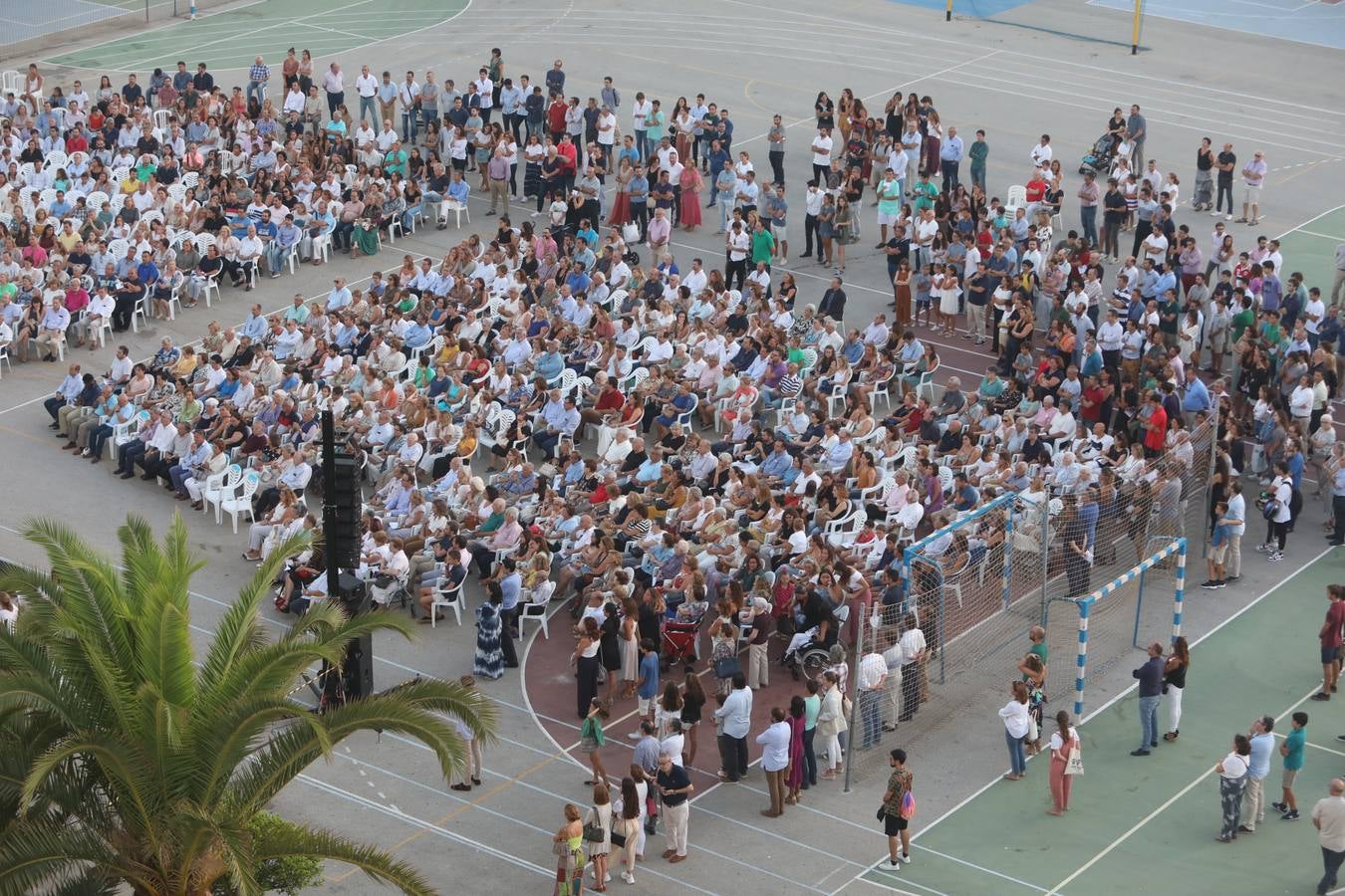 El sentido adiós al padre Luis Castro en el colegio San Felipe Neri, en imágenes