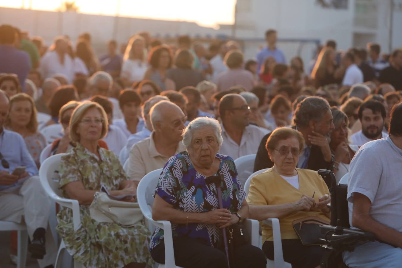 El sentido adiós al padre Luis Castro en el colegio San Felipe Neri, en imágenes