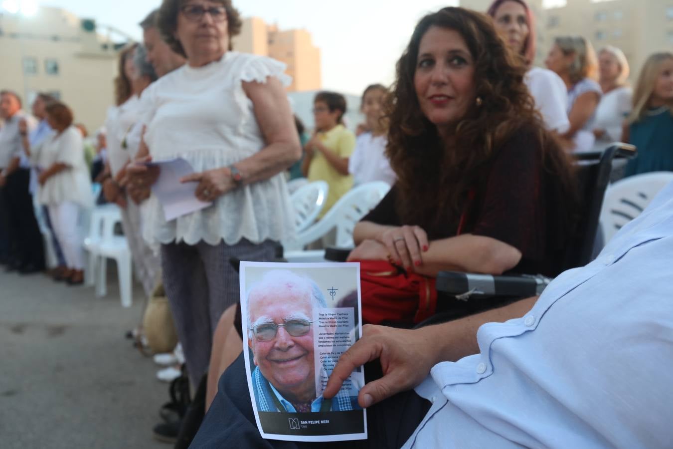 El sentido adiós al padre Luis Castro en el colegio San Felipe Neri, en imágenes