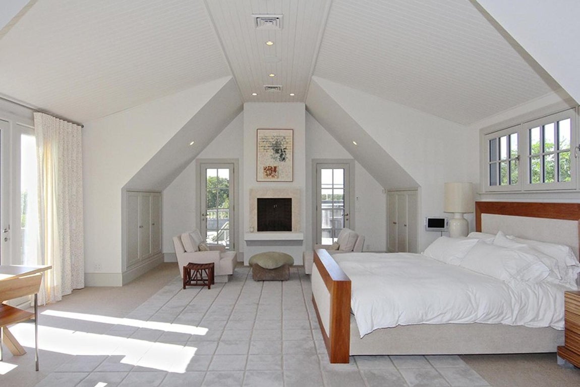 Según distintos medios de Estados Unidos, los Obama podrían haber señalizado la compra con una cantidad de dinero simbólica para asegurar su compra, que posteriormente se realizará por alrededor de 13,5 millones de euros a Wyc Grousebeck, el dueño del equipo de baloncesto de la NBA Boston Celtics y actual propietario de la vivienda.