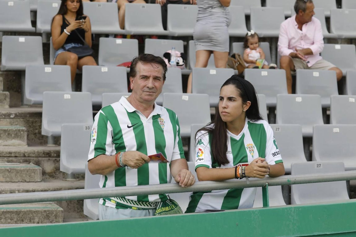 El ambiente en la grada del Córdoba CF-Murcia, en imágenes