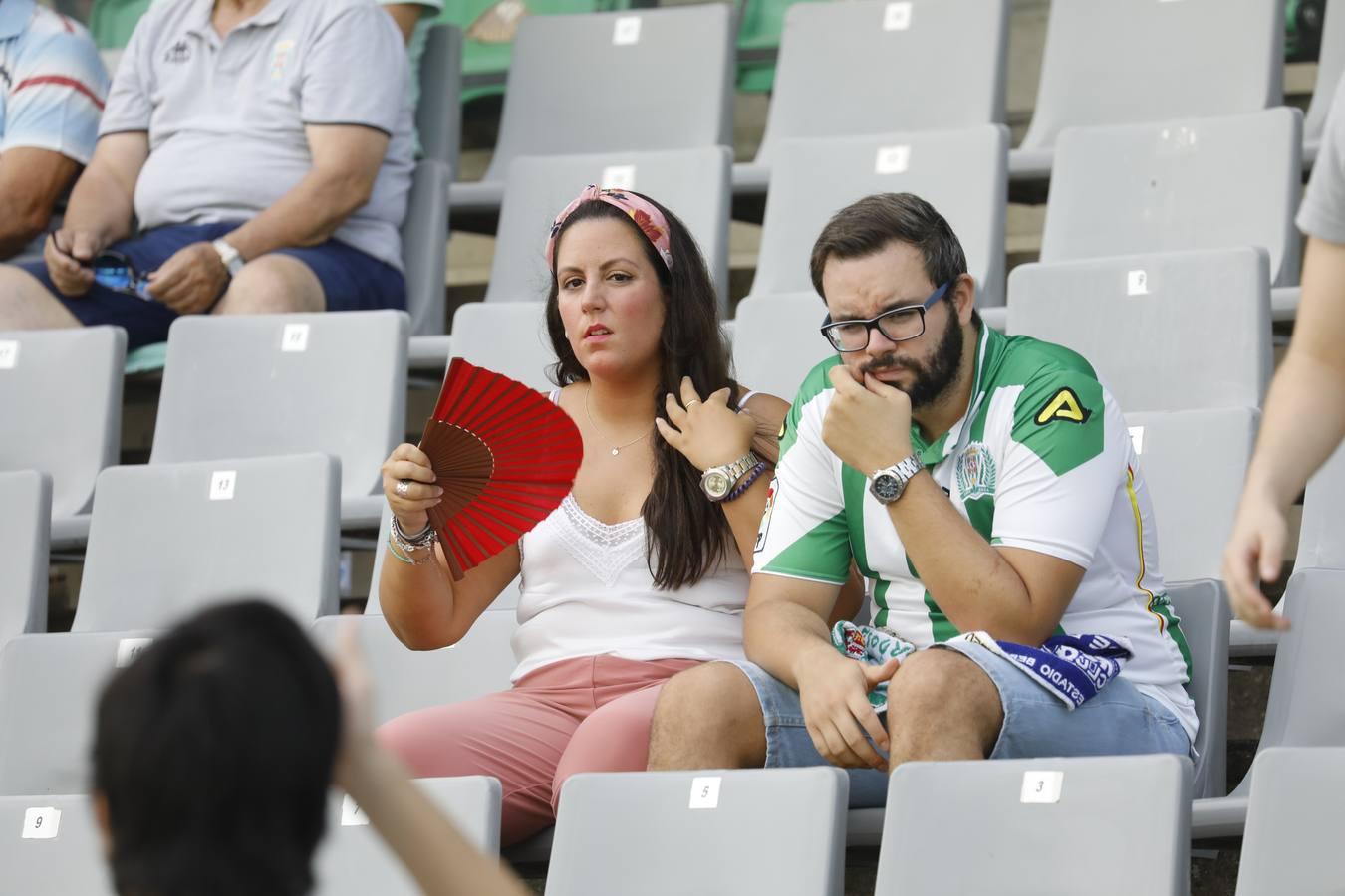 El ambiente en la grada del Córdoba CF-Murcia, en imágenes