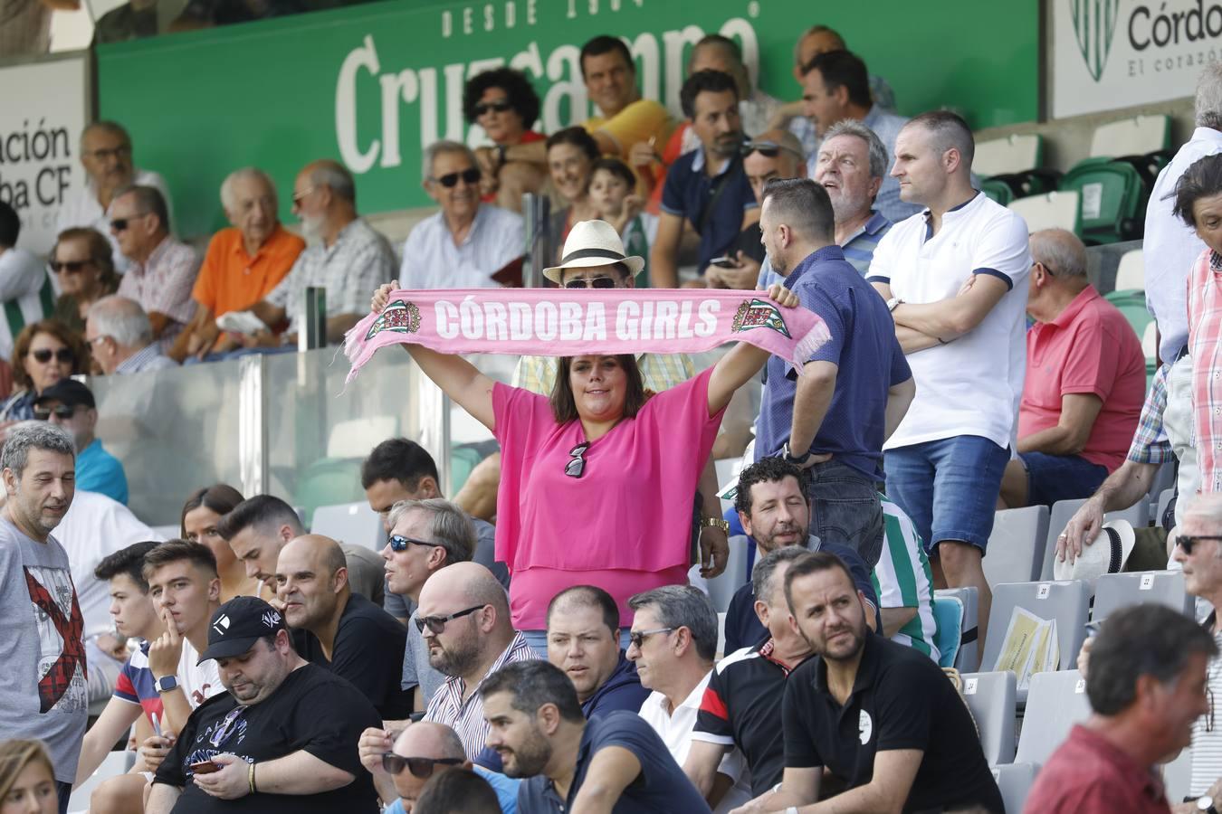 El ambiente en la grada del Córdoba CF-Murcia, en imágenes