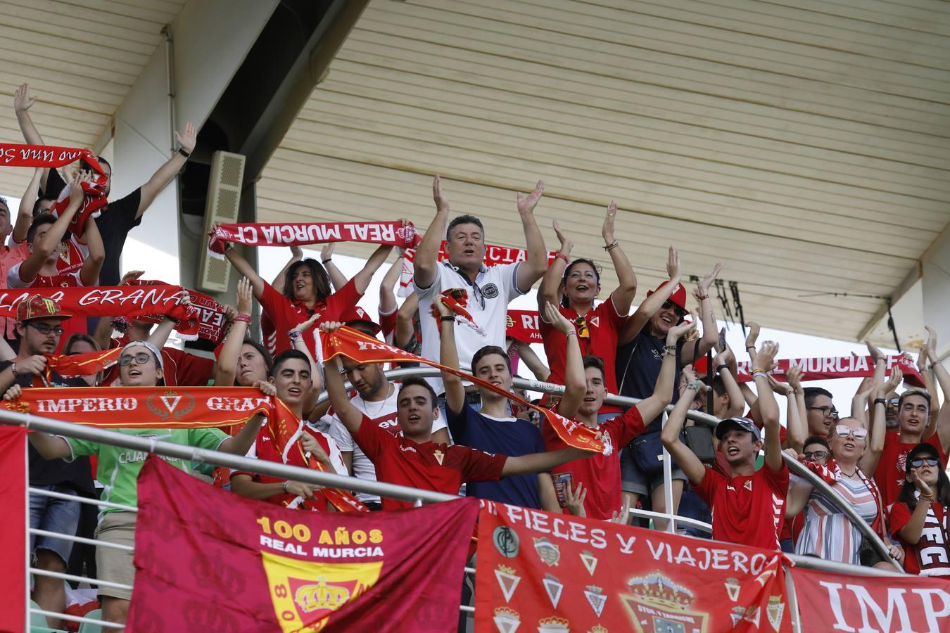 El ambiente en la grada del Córdoba CF-Murcia, en imágenes