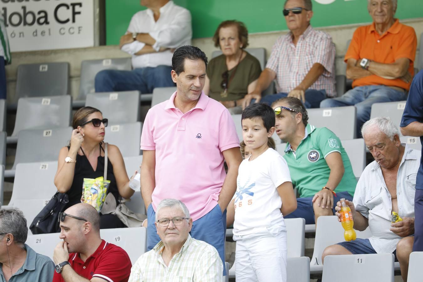 El ambiente en la grada del Córdoba CF-Murcia, en imágenes