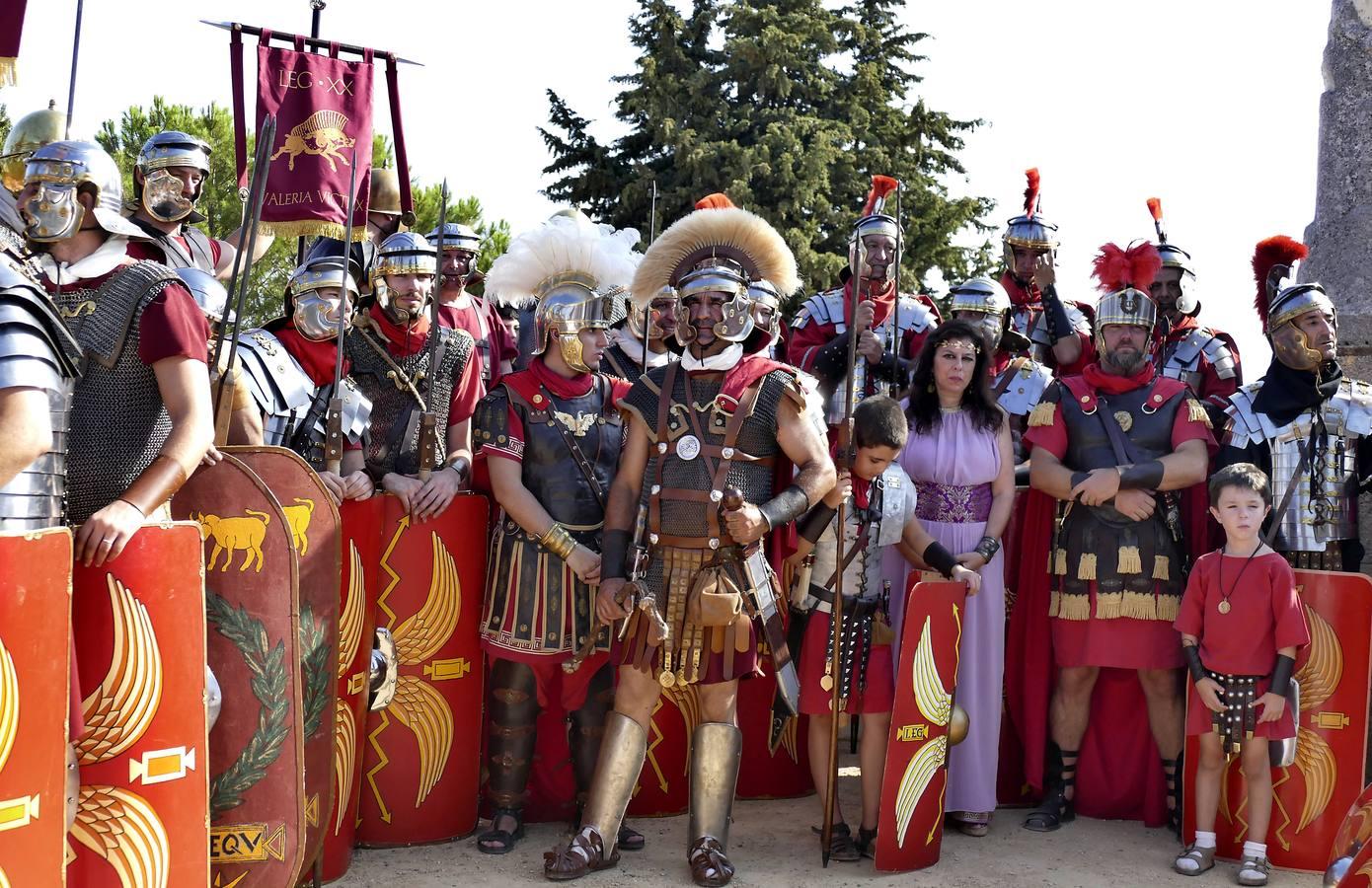 En imágenes, desfile de legionarios por el II Día de la Romanidad en Itálica