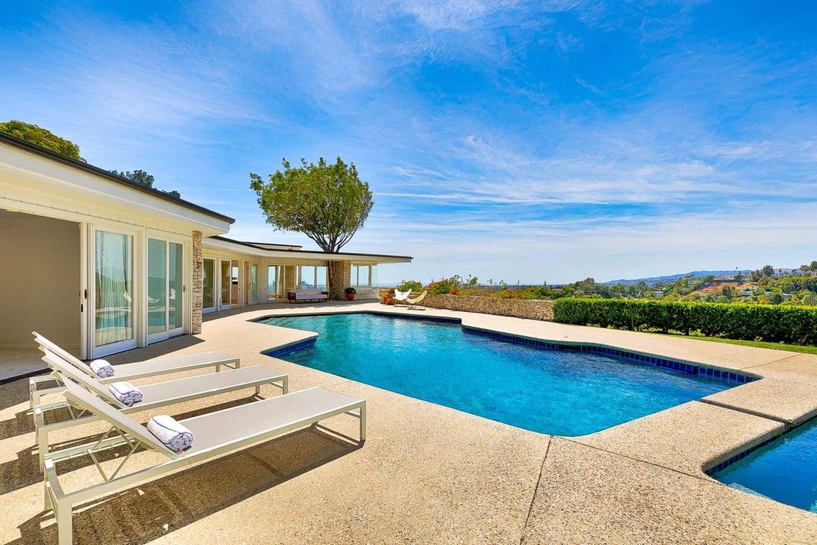 La casa fue adquirida por Peter Morton, fundador de Hard Rock Café, en el año 2012 por 10 millones de euros.