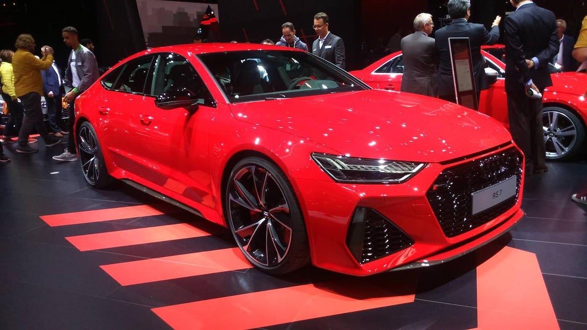 Audi RS 7 Sportback. Audi Sport GMbH amplía su gama de vehículos deportivos de alto rendimiento. Llega por primera vez con cinco plazas y carrocería ensanchada, además de un rendimiento y una eficiencia mejorados gracias a la tecnología Mild Hybrid. Este modelo de 600 CV, estará disponible en los concesionarios europeos a finales de 2019