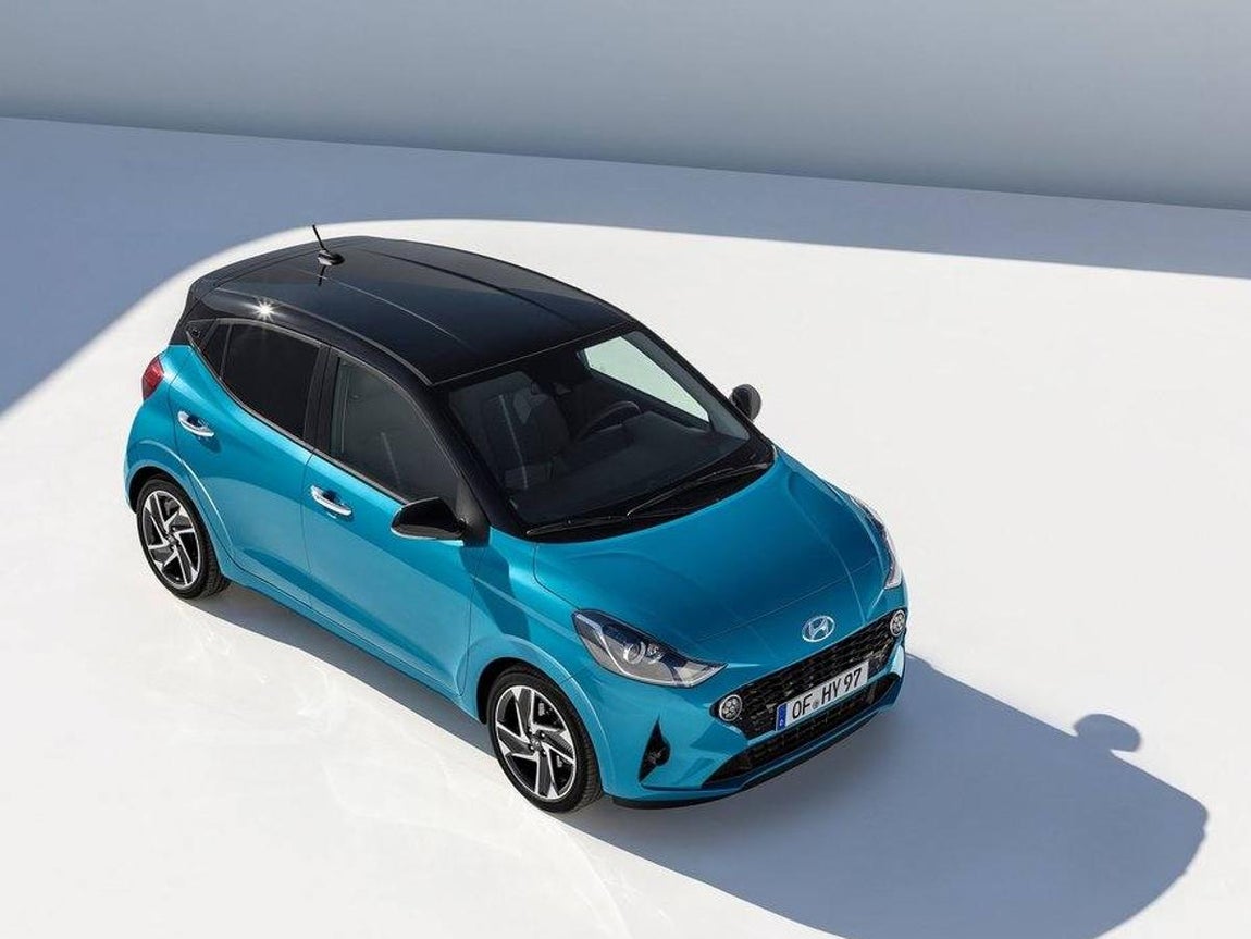 Hyundai i10. Al igual que la generación anterior, el nuevo i10 está diseñado, desarrollado y fabricado en Europa. Los clientes pueden elegir entre 10 colores base para el exterior y entre cuatro o cinco plazas con más espacio para los pasajeros