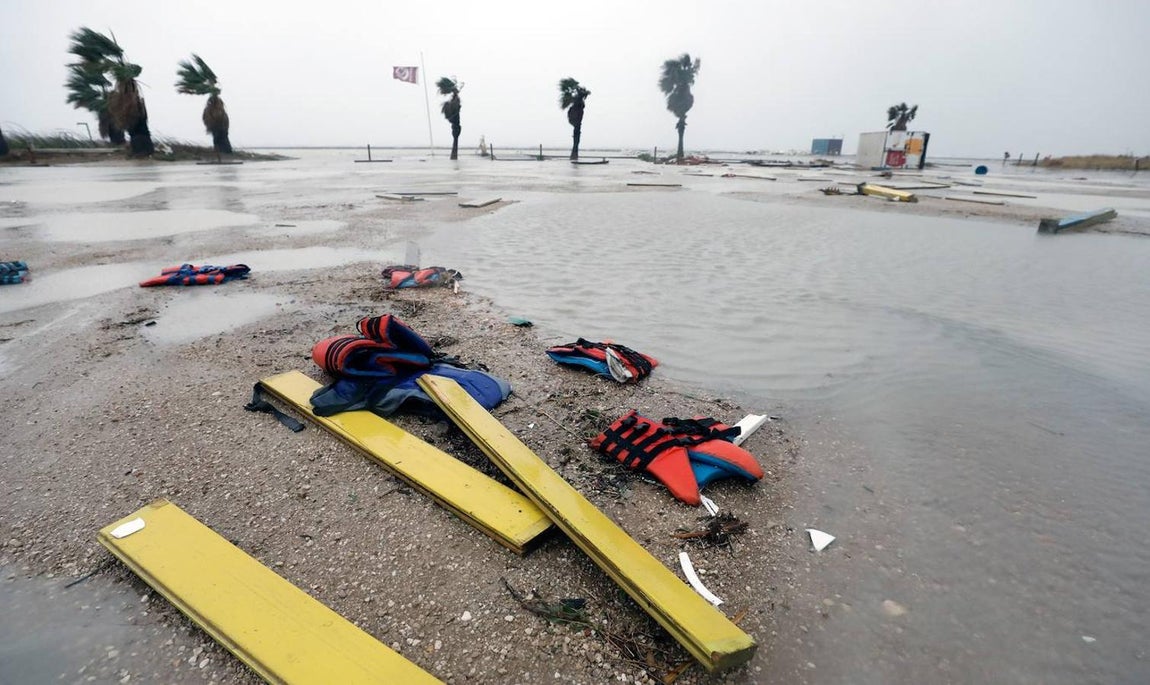 La playa de Las Marinas de Denia (Alicante) tras el paso de un tornado. 