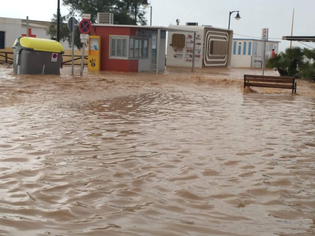 Inundaciones en San Pedro del Pinatar (Murcia), donde se han registrado 227 litros por metro cuadrado en 24 horas. 