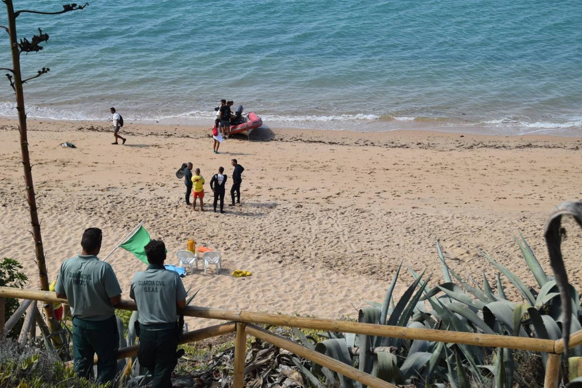 En Fotos, la búsqueda del desaparecido en los Caños de Meca