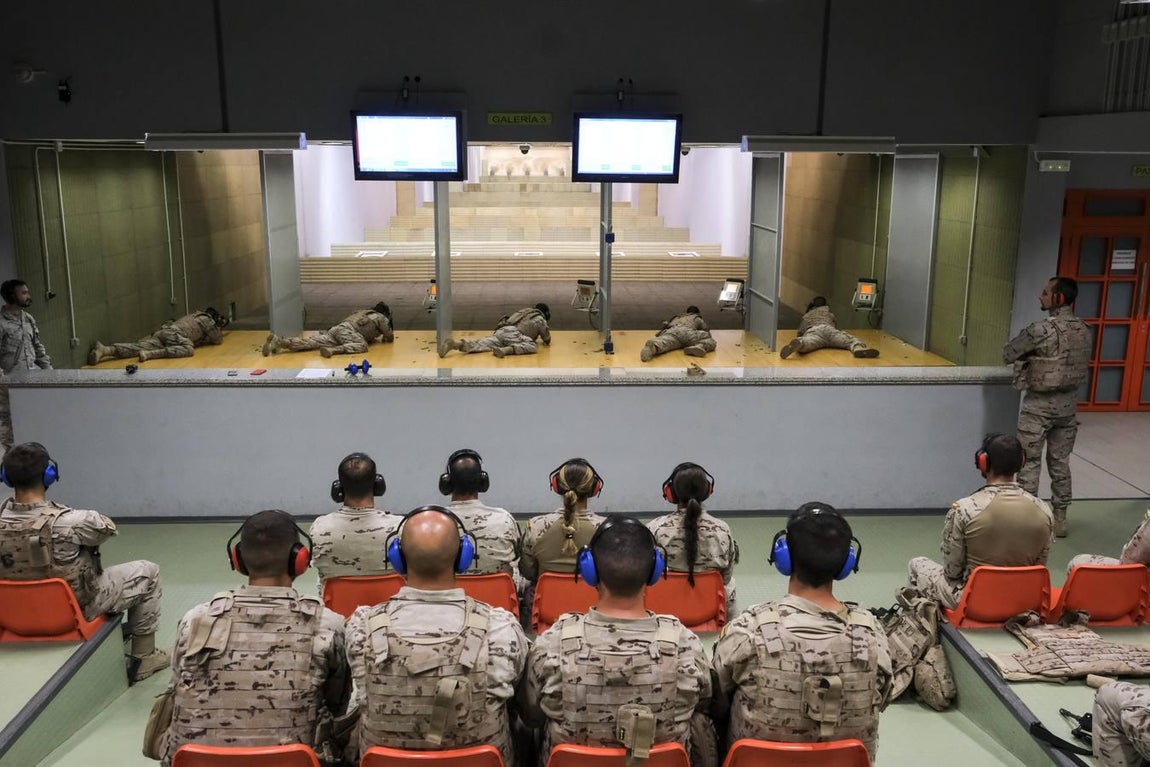 Fotos: galería y simulador de tiro del Tercio de Armada