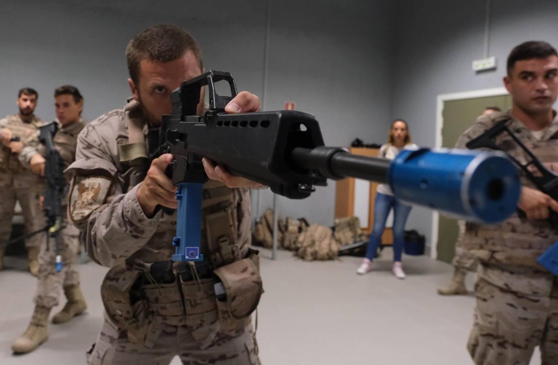 Fotos: galería y simulador de tiro del Tercio de Armada