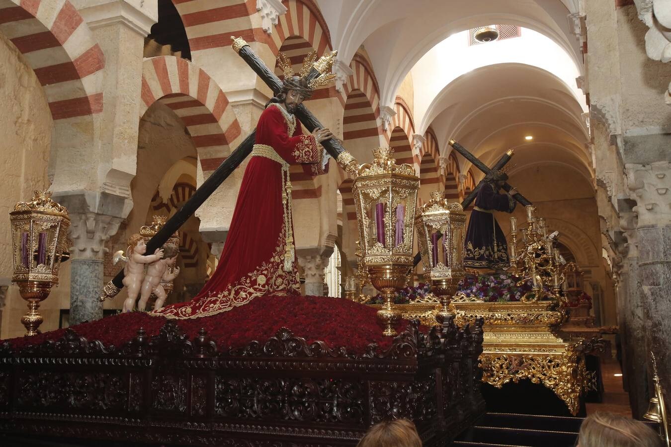 La magna exposición de Córdoba «Por tu Cruz redimiste el mundo», en imágenes
