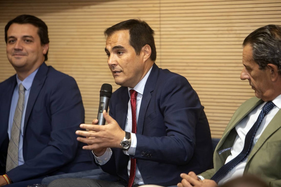 La charla de los alcaldes de Córdoba en el Colegio de Abogados, en imágenes