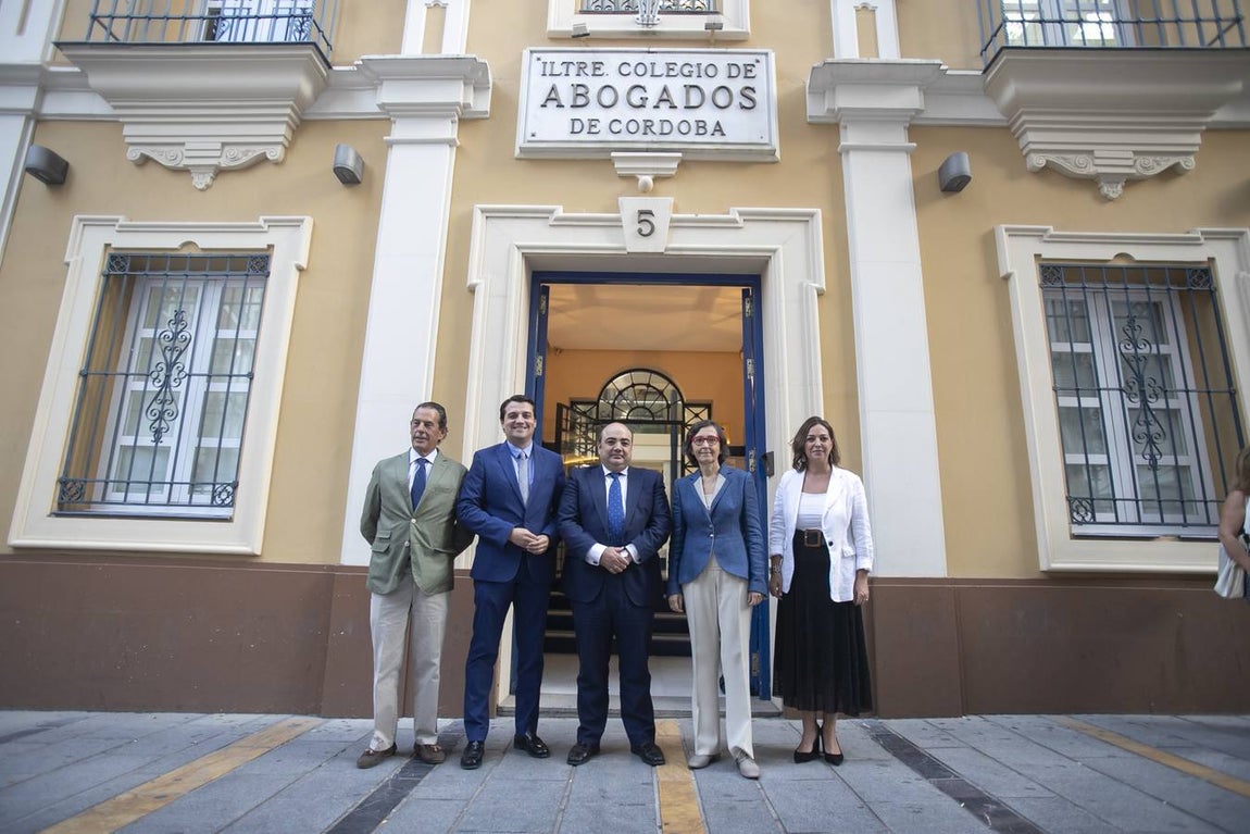 La charla de los alcaldes de Córdoba en el Colegio de Abogados, en imágenes
