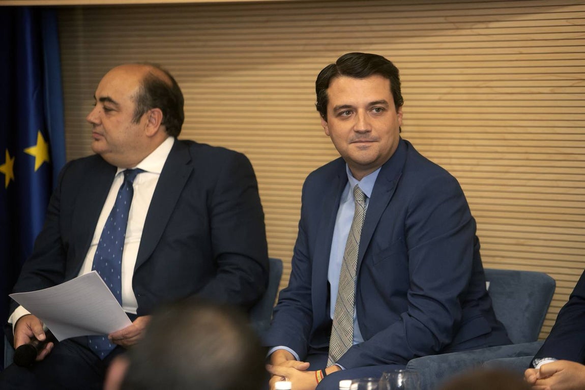 La charla de los alcaldes de Córdoba en el Colegio de Abogados, en imágenes