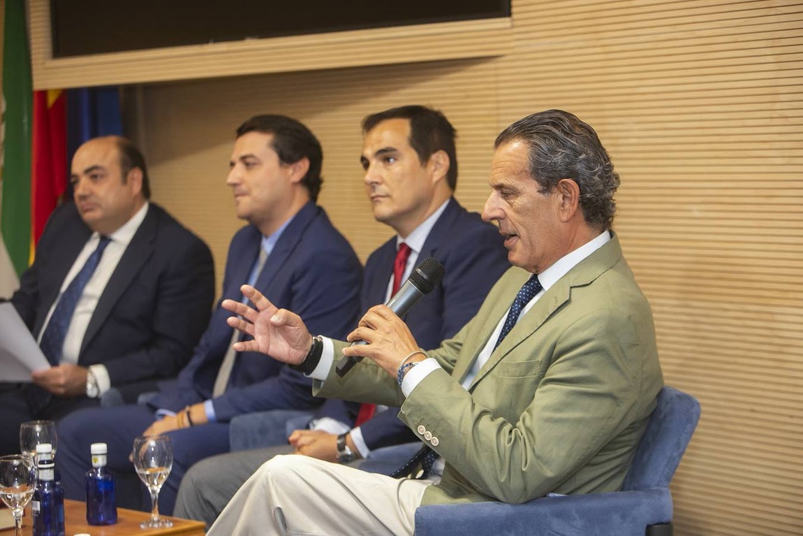 La charla de los alcaldes de Córdoba en el Colegio de Abogados, en imágenes