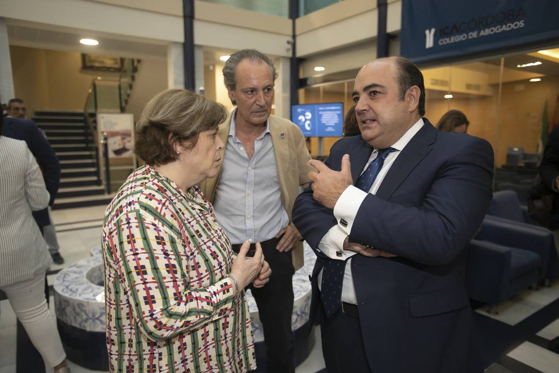 La charla de los alcaldes de Córdoba en el Colegio de Abogados, en imágenes