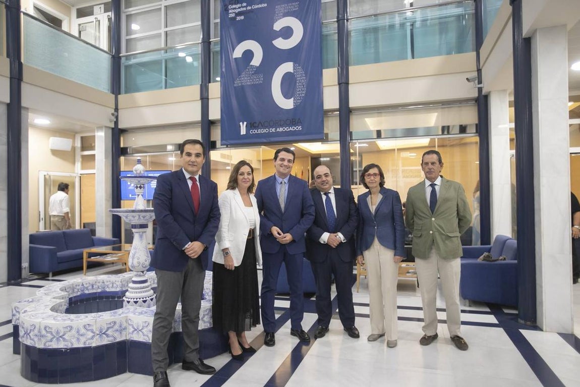 La charla de los alcaldes de Córdoba en el Colegio de Abogados, en imágenes