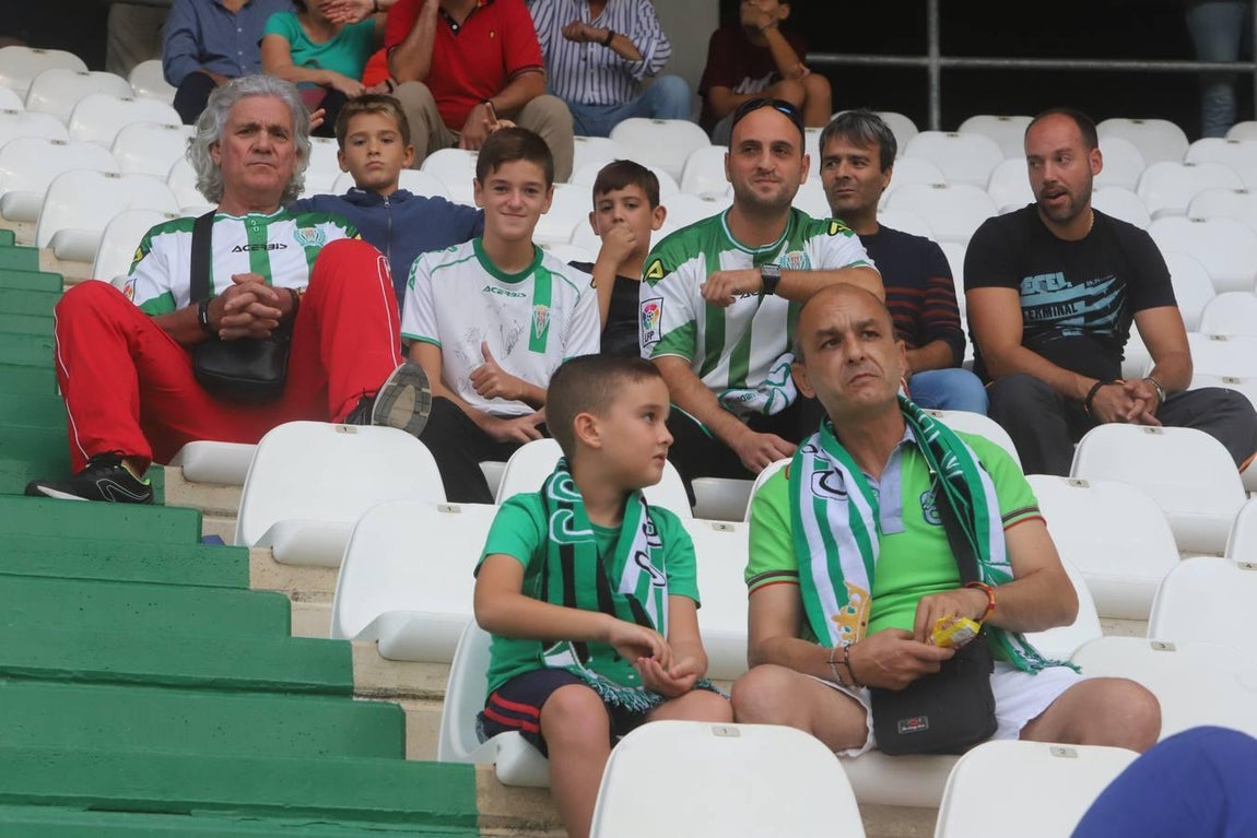 El ambiente en las gradas del Arcángel, en imágenes