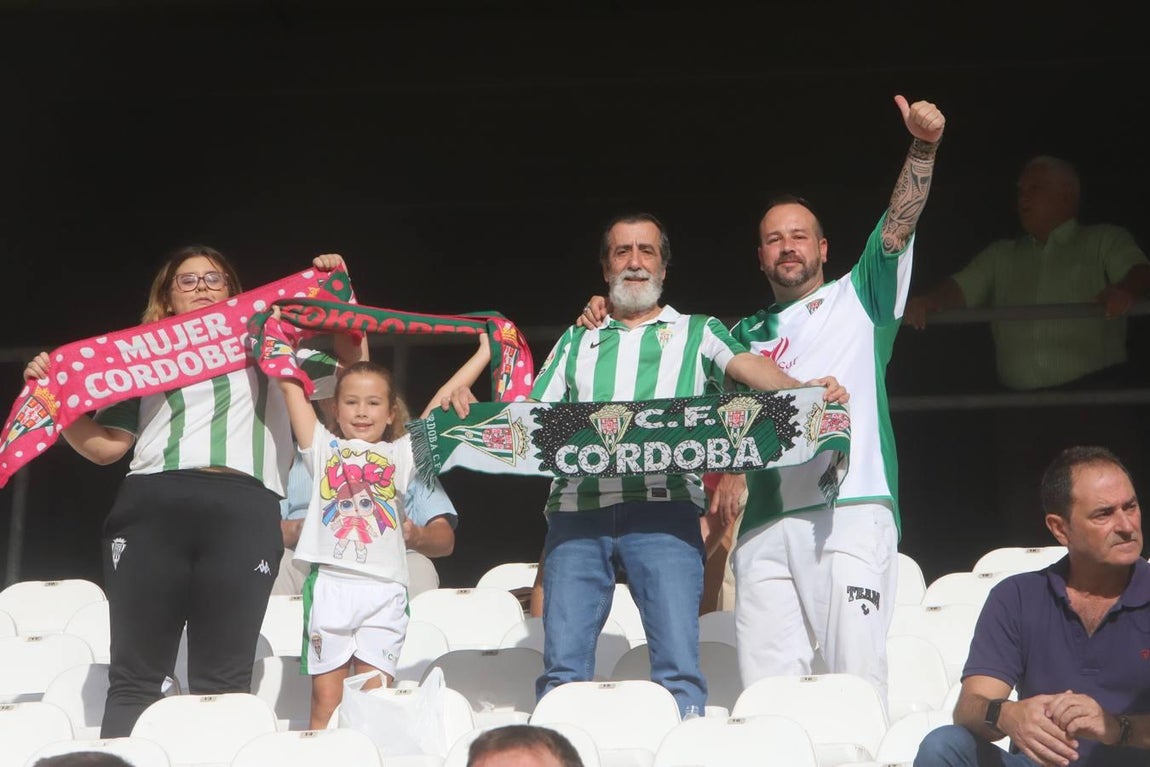 El ambiente en las gradas del Arcángel, en imágenes