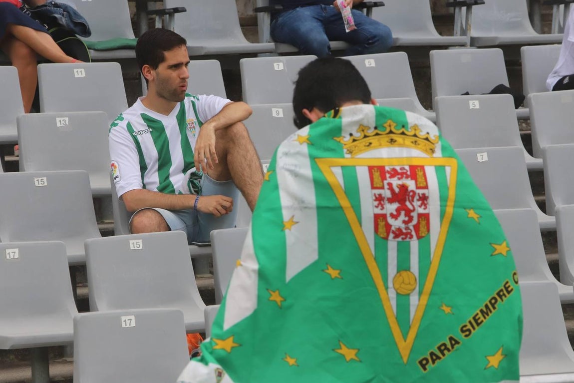 El ambiente en las gradas del Arcángel, en imágenes