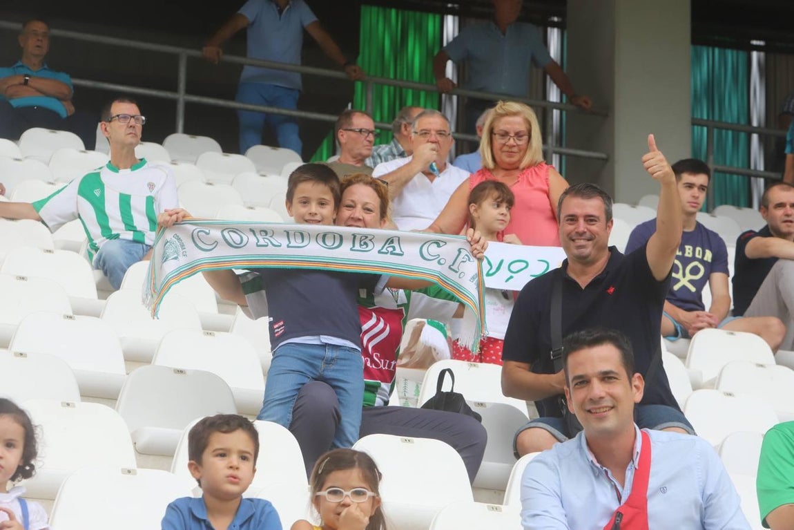 El ambiente en las gradas del Arcángel, en imágenes