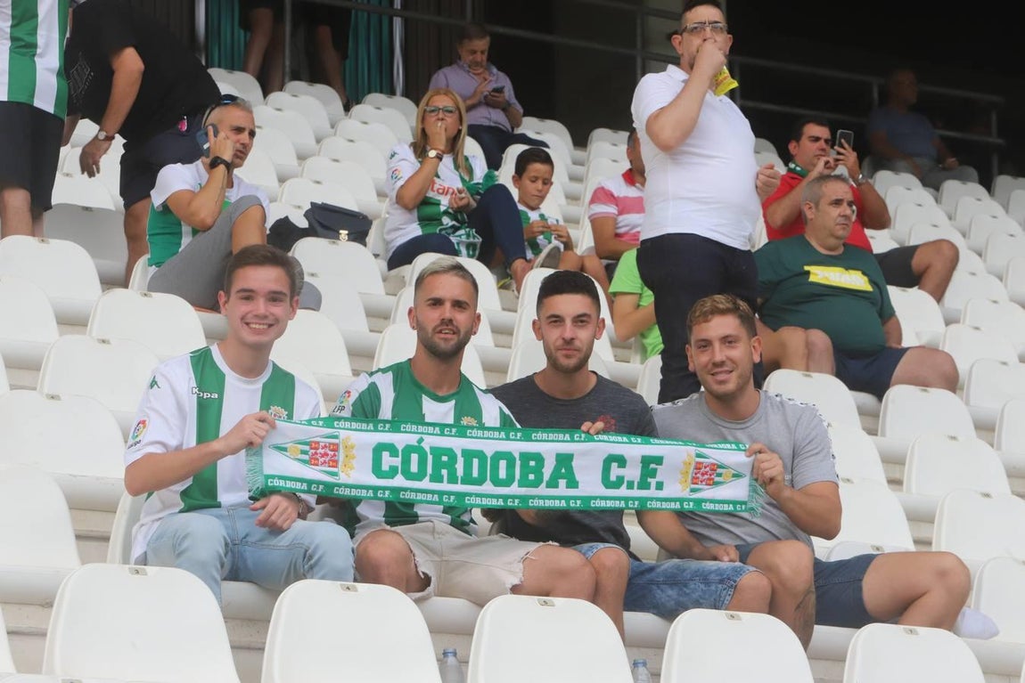 El ambiente en las gradas del Arcángel, en imágenes