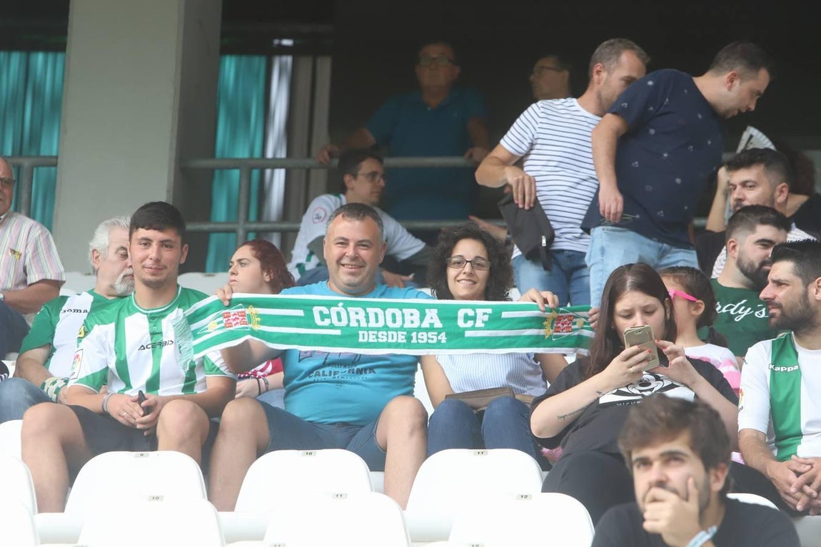 El ambiente en las gradas del Arcángel, en imágenes