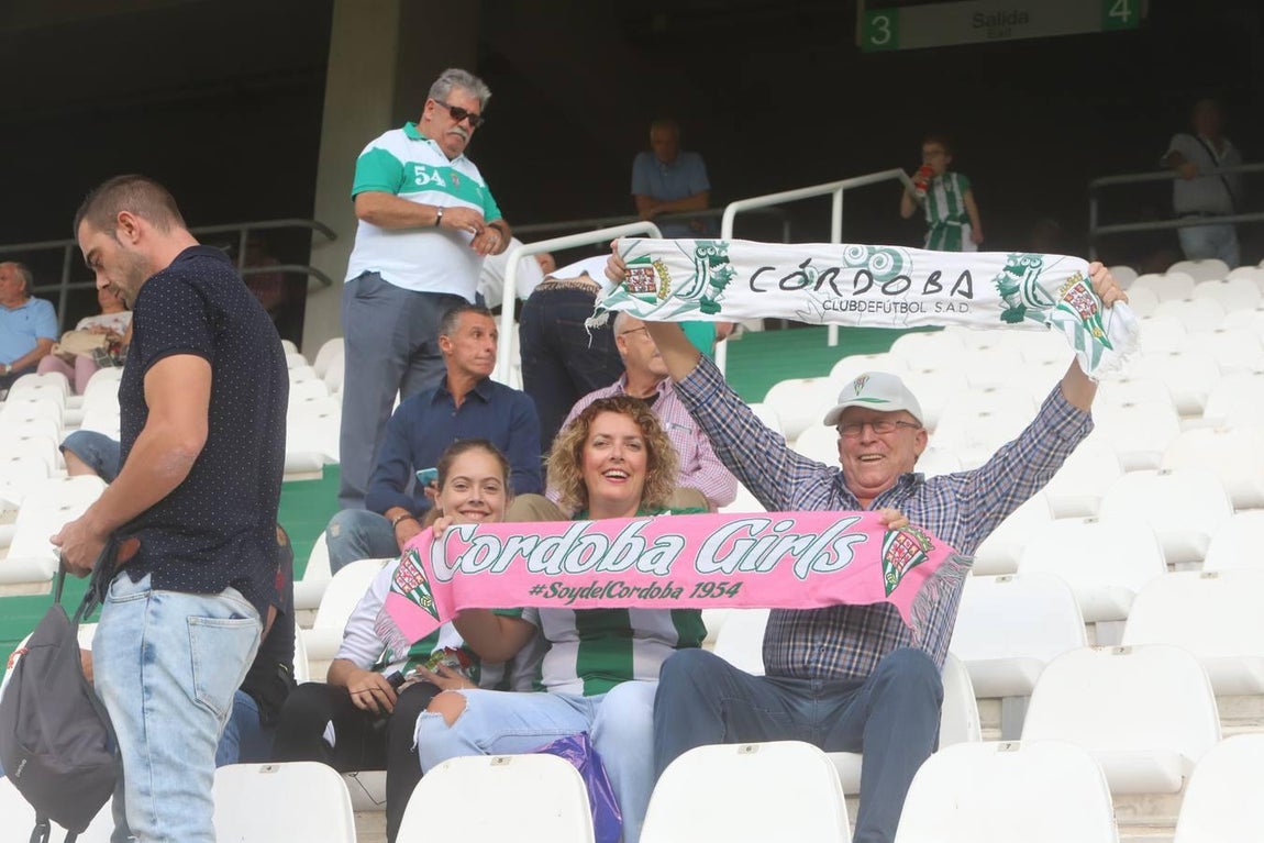 El ambiente en las gradas del Arcángel, en imágenes