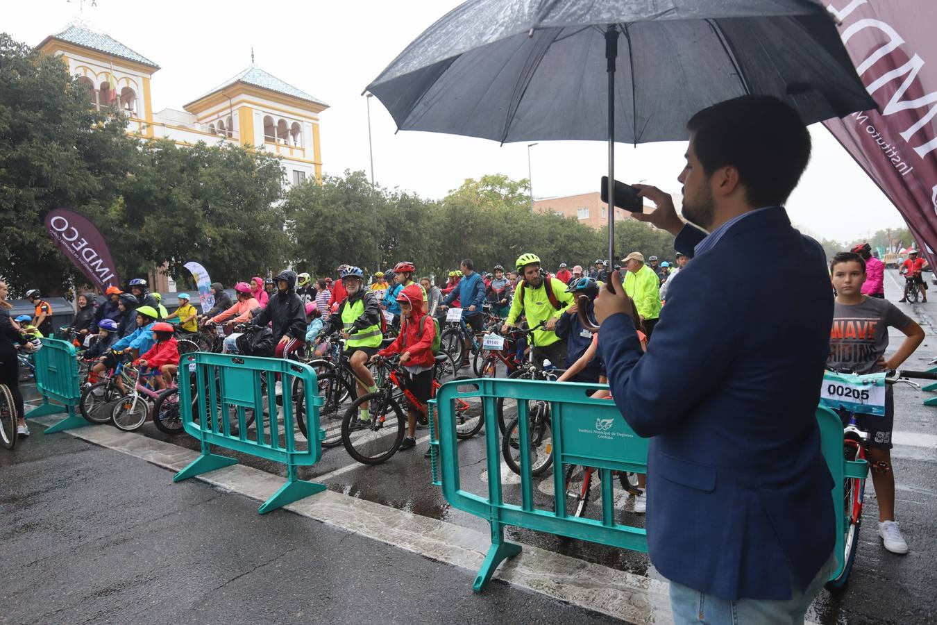 La Fiesta de la Bicicleta en Córdoba bajo la lluvia, en imágenes