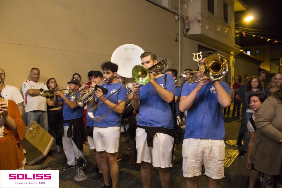 La Corporación Local, junto con la reina y damas de la Sementera, una charanga y toda la población que quiso unirse, se dirigió caminando desde la Plaza de la Constitución hasta el barrio del Arrabal para celebrar allí las fiestas del mismo. 