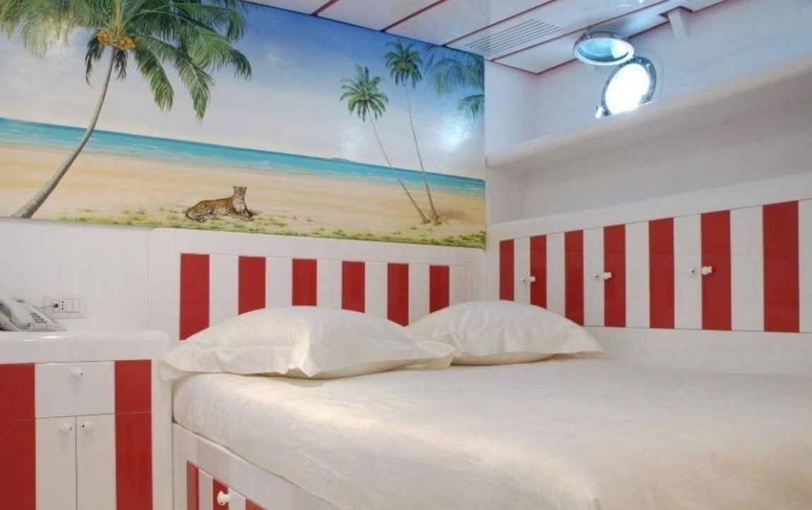 Mata Múa. En las paredes del navío se observa la impronta de Carmen Cervera, las obras de arte se distribuyen por doquier