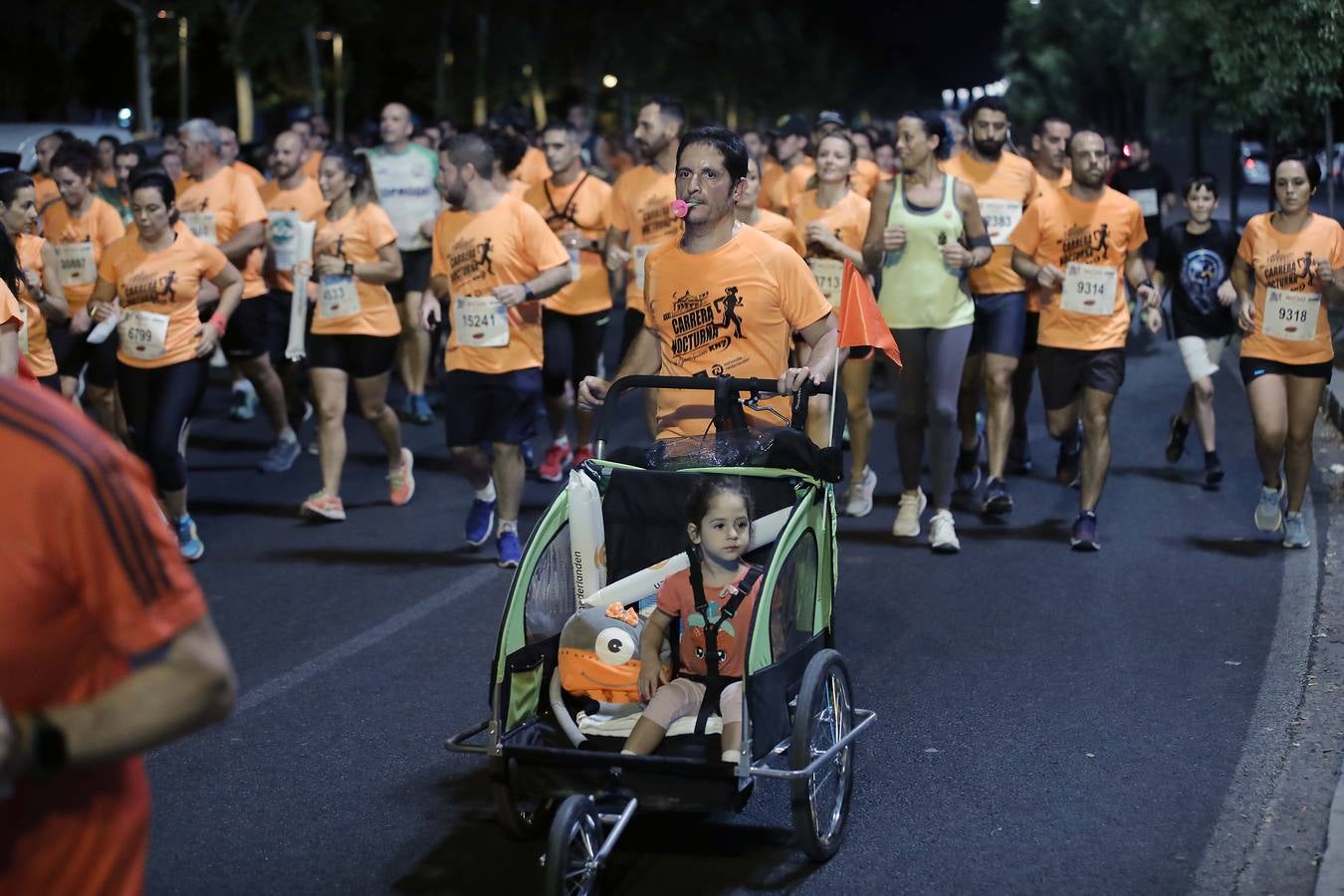 ¿Has corrido la Carrera Nocturna de Sevilla? Búscate en las fotos (II)