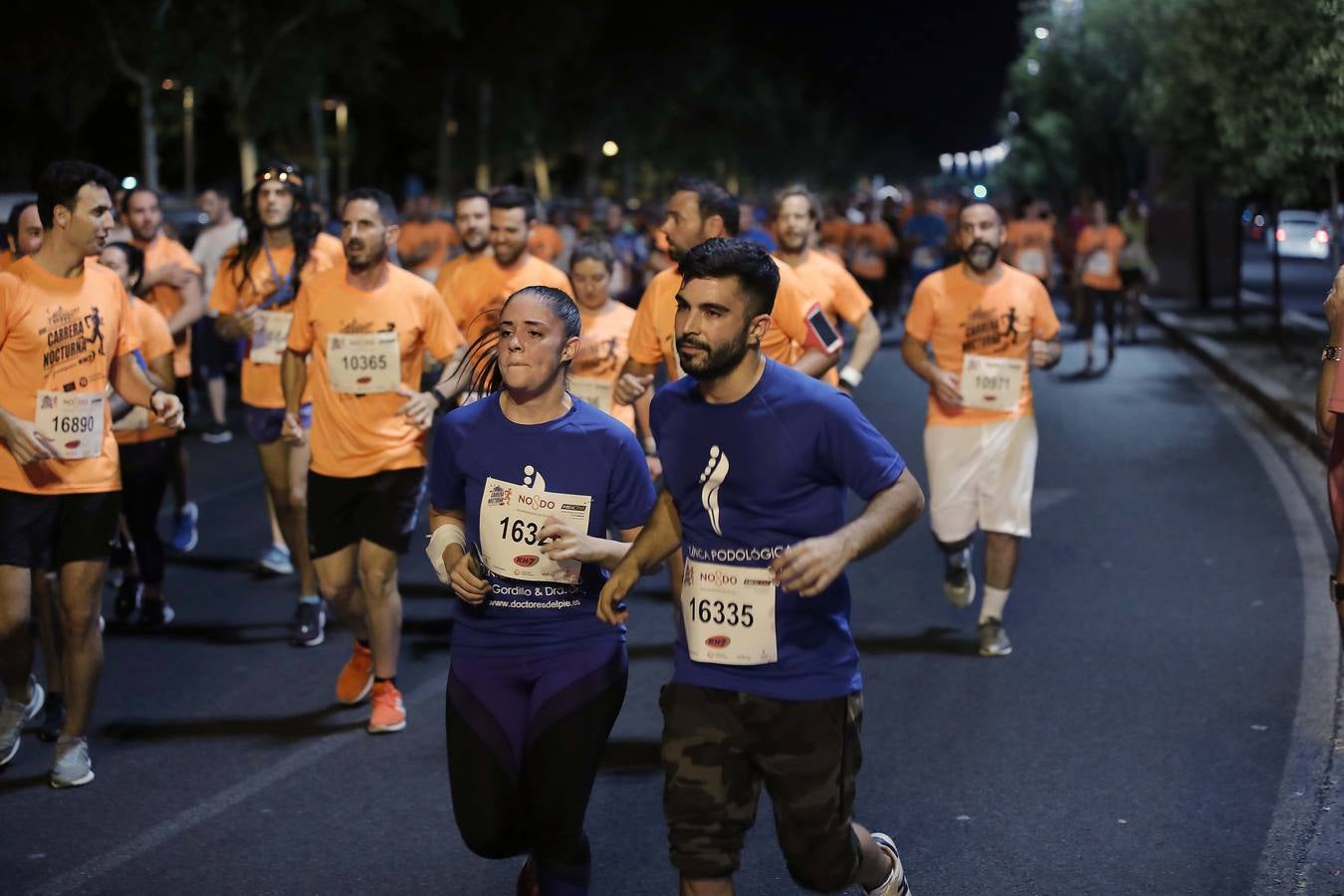 ¿Has corrido la Carrera Nocturna de Sevilla? Búscate en las fotos (II)