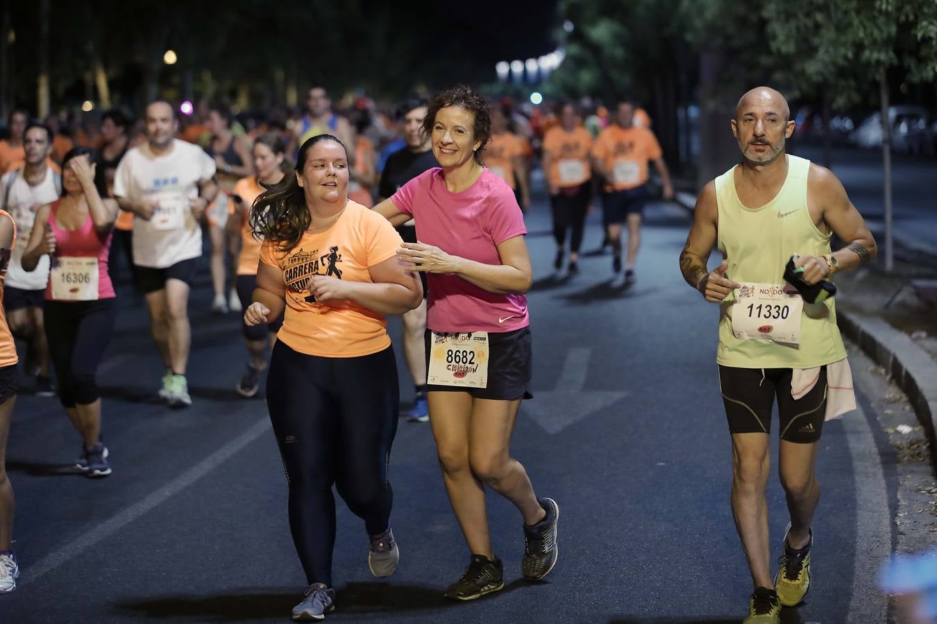 ¿Has corrido la Carrera Nocturna de Sevilla? Búscate en las fotos (II)