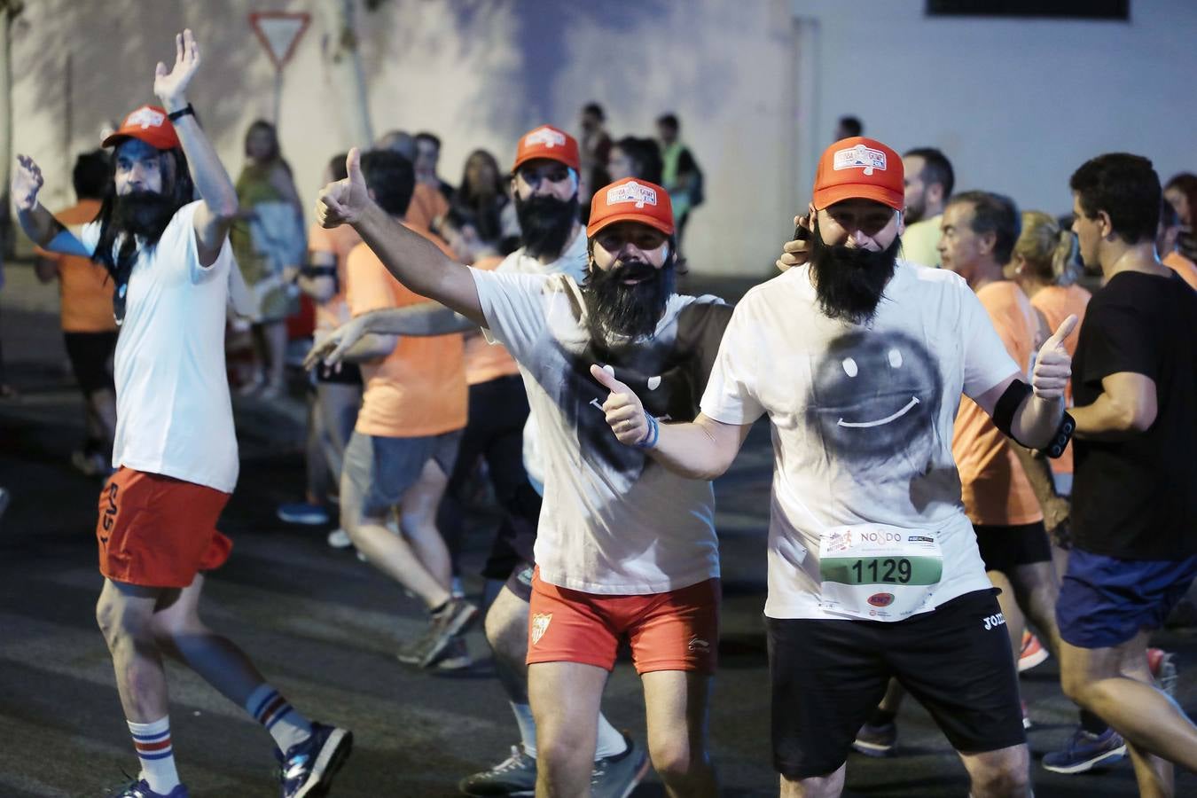 ¿Has corrido la Carrera Nocturna de Sevilla? Búscate en las fotos (II)