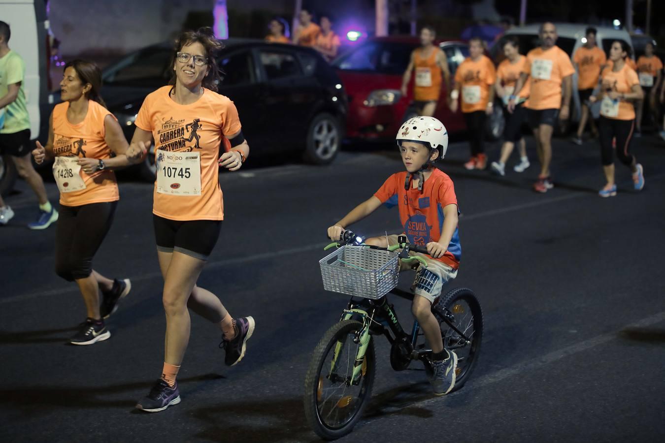 ¿Has corrido la Carrera Nocturna de Sevilla? Búscate en las fotos (III)