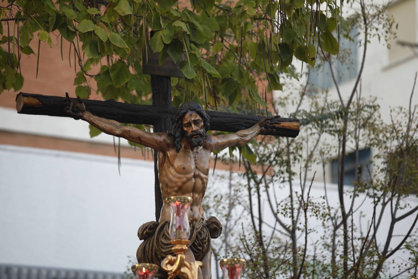 Salida extraordinaria del Cristo de la Sed, en imágenes