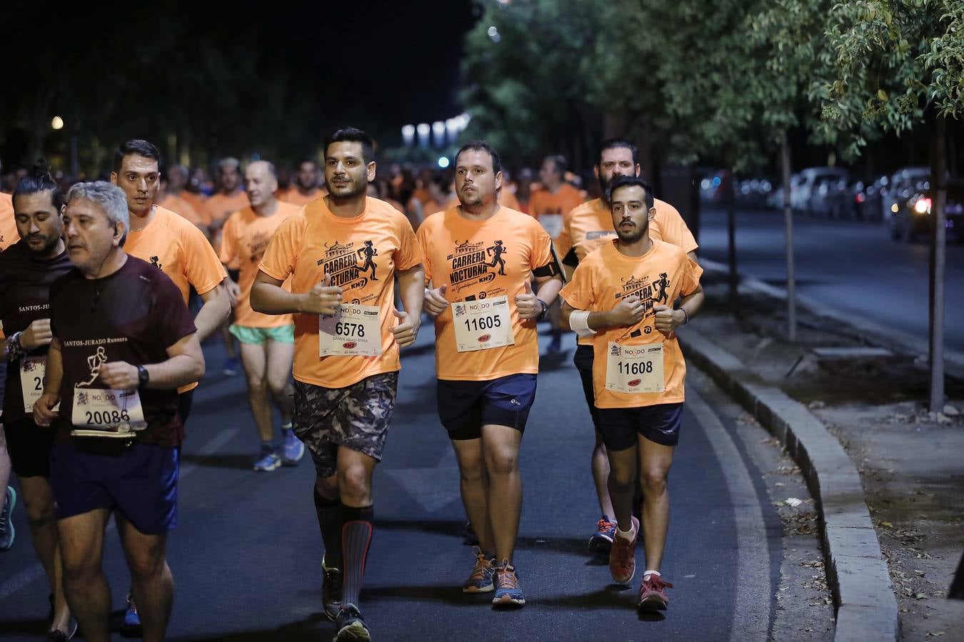 ¿Has corrido la Carrera Nocturna de Sevilla? Búscate en las fotos (V)