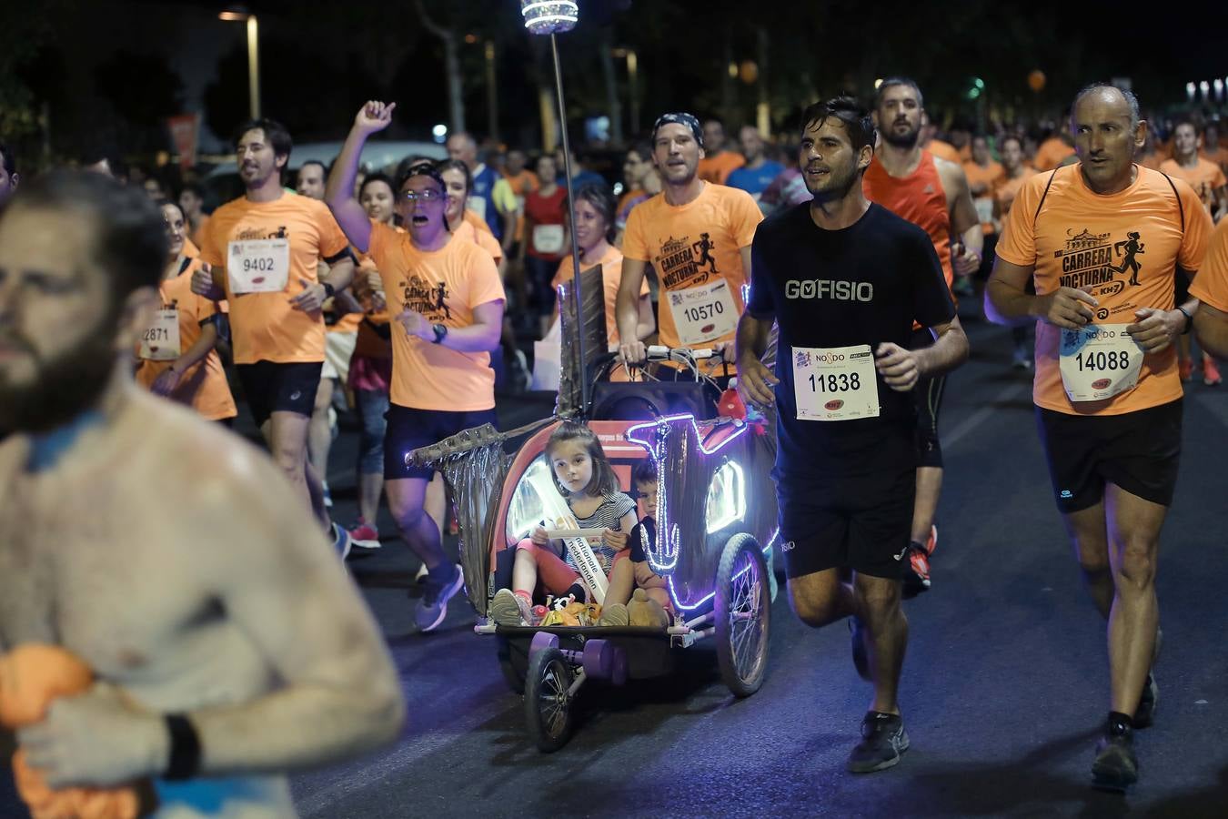 ¿Has corrido la Carrera Nocturna de Sevilla? Búscate en las fotos (V)