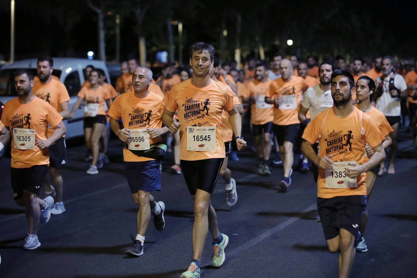 ¿Has corrido la Carrera Nocturna de Sevilla? Búscate en las fotos (V)